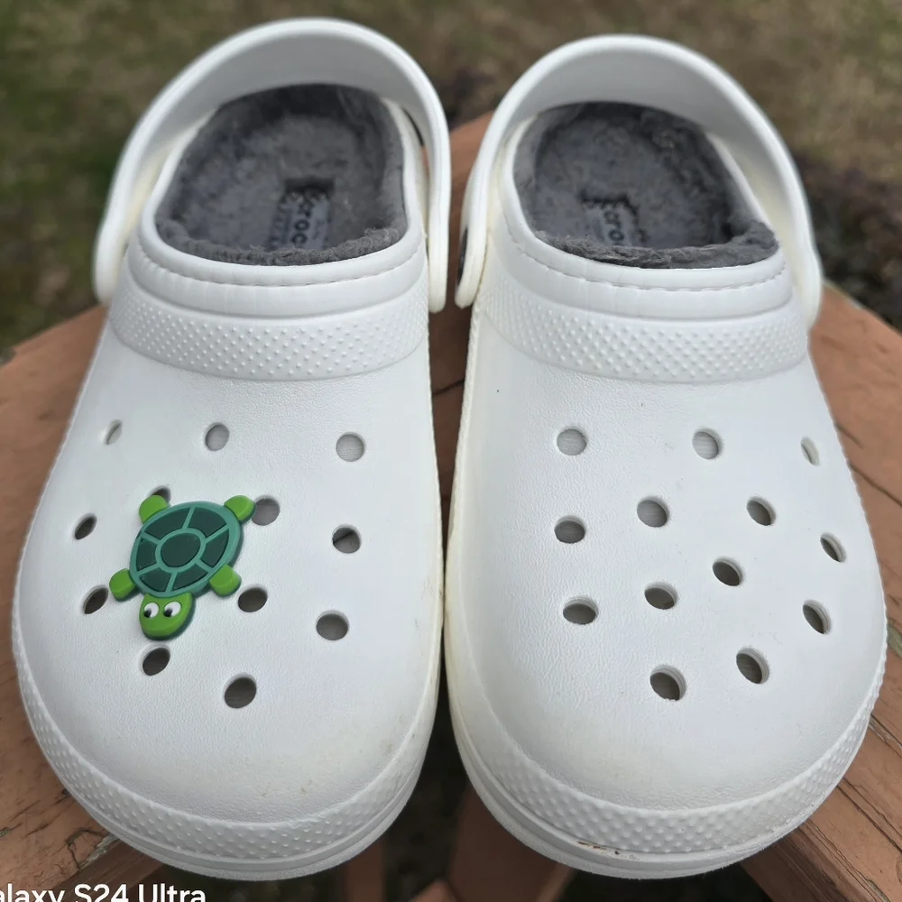 Sz 1 Big Kids CROCS CLASSIC WHITE LINED Clogs